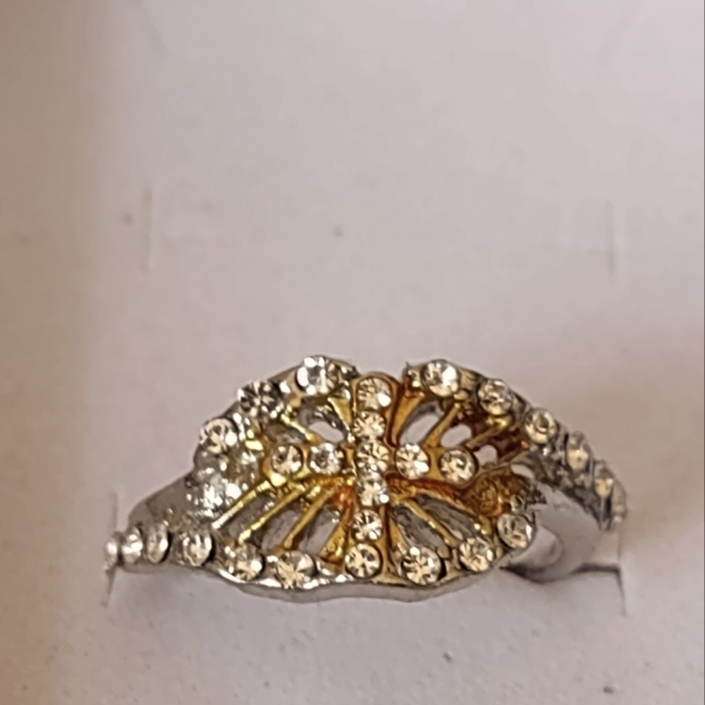 Size 6 Silvertone Rhinestone Cross Ring